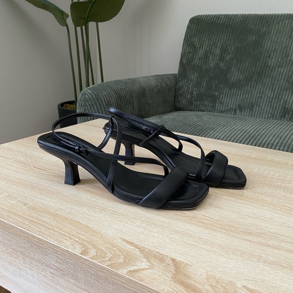 Vince. Stap sandals - Picture 2 of 5